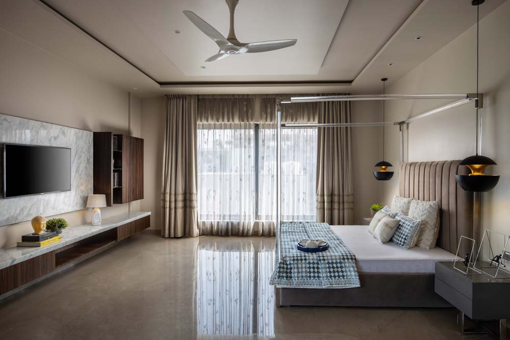 Bedroom with rectangular suspended ceiling design - Beautiful Homes