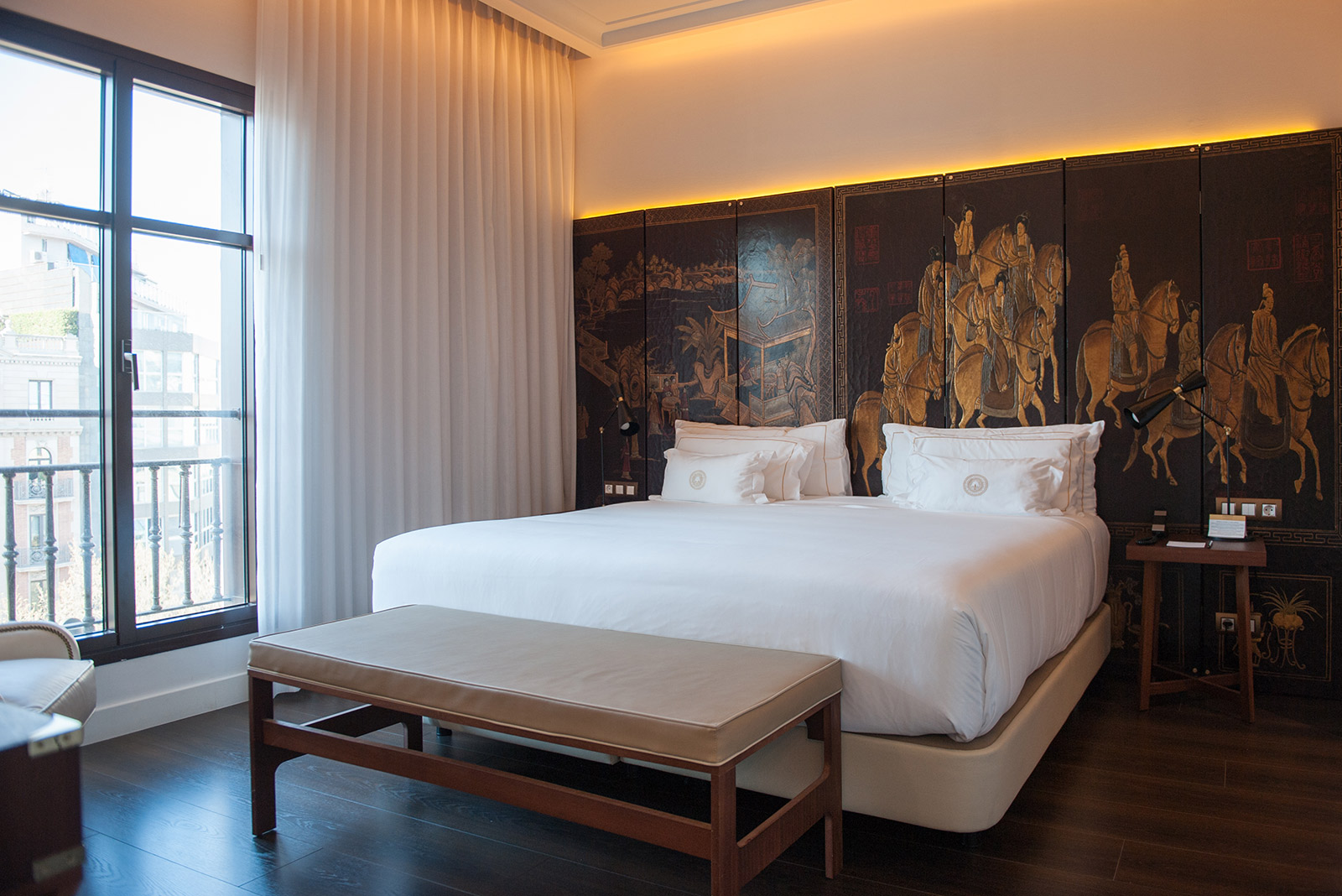 Art in your bedroom for Bedroom decor - Beautiful Homes