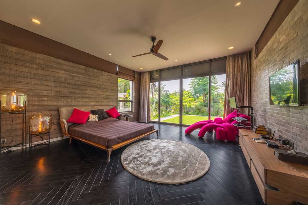 Bedroom flooring made of herringbone zig zag wooden floor design - Beautiful Homes