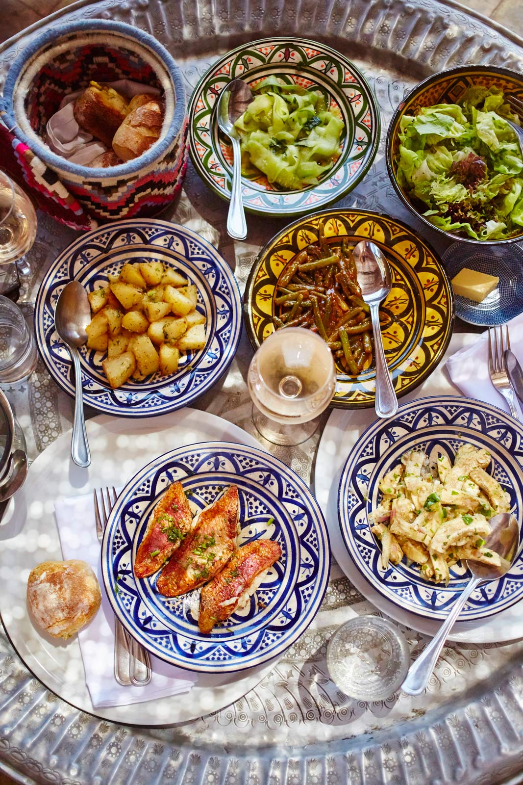 The use of side and console tables as different food stations - Beautiful Homes