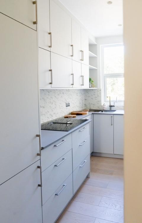 Sleek small modular kitchen design with cabinets & storage units - Beautiful Homes