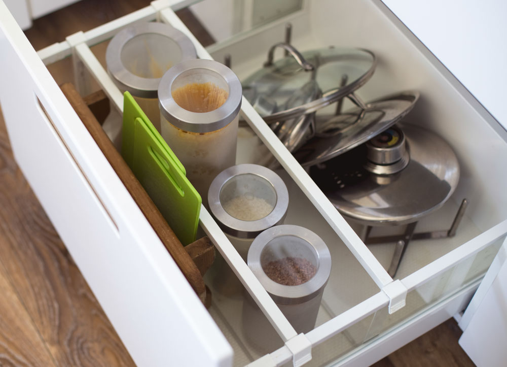 Adjustable kitchen drawer designs for flexible kitchen storage - Beautiful Homes