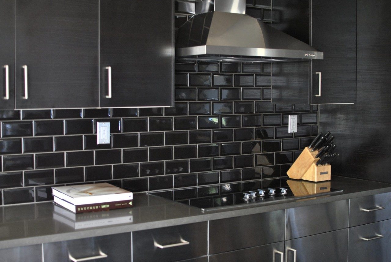 How To Create An Interesting Backsplash of Kitchen Interiors - Beautiful Homes