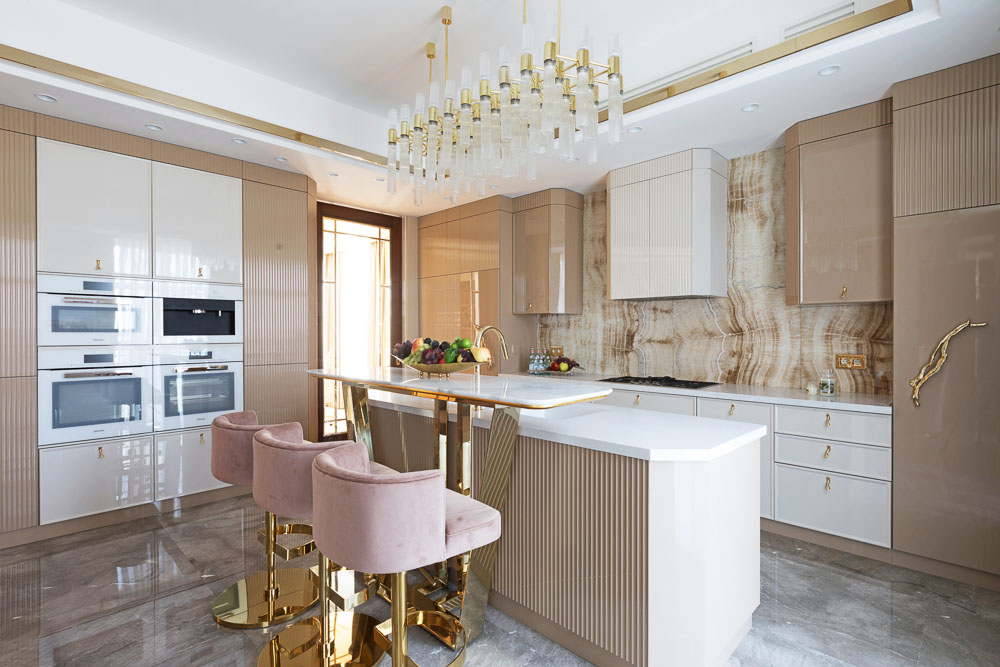 Kitchen Colours In Gold And Velvet Marble, A Glass Chandelier And Nude Cabinets - Beautiful Homes