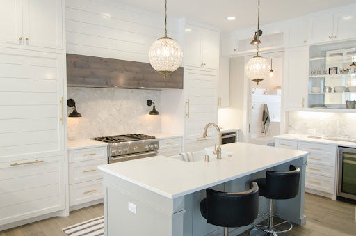 Light textured kitchen tiles wall with task lighting for an all white kitchen - Beautiful Homes