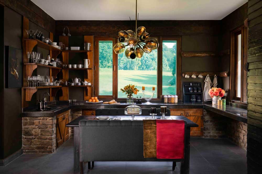 Rustic kitchen design idea with vintage charm, the wooden cabinets, the classic exposed-brick wall - Beautiful Homes