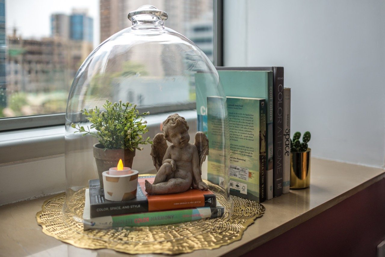 Window Ledge Ideas For Designer Living Rooms With Books & Small Showpiece - Beautiful Homes