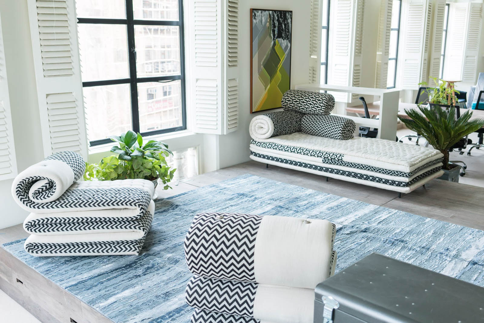 Cosy Corners Design Ideas For Your Living Room Near the Window - Beautiful Homes