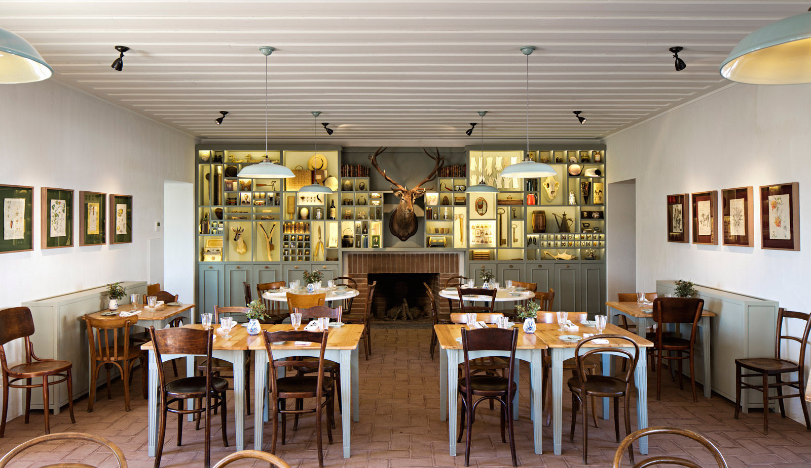 Wall Design Ideas For Living Room with Shelves For Showpieces - Beautiful Homes