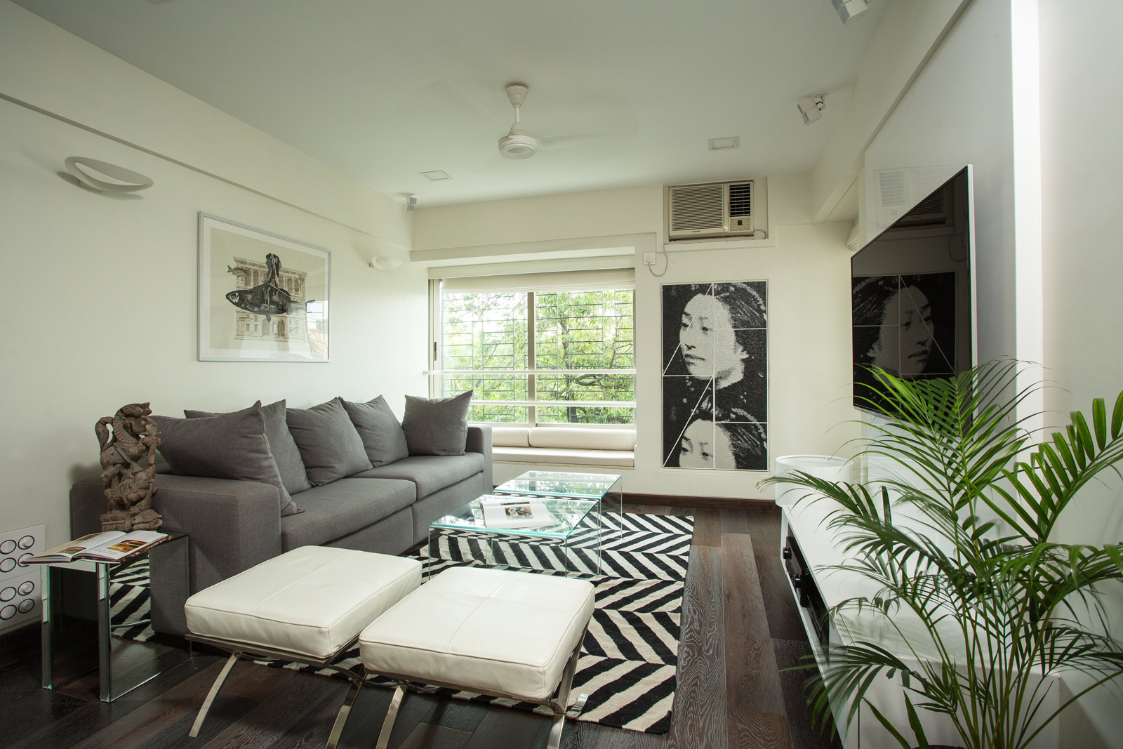 Living Room Design Ideas With Chevron Printed Rug, White Wall Paint & Grey Sofa - Beautiful Homes