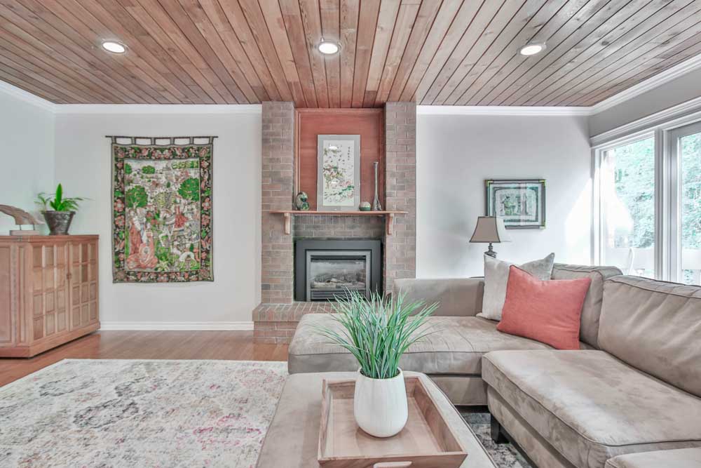 Brick fireplace in this modern living room has a natural & rustic vibe - Beautiful Homes