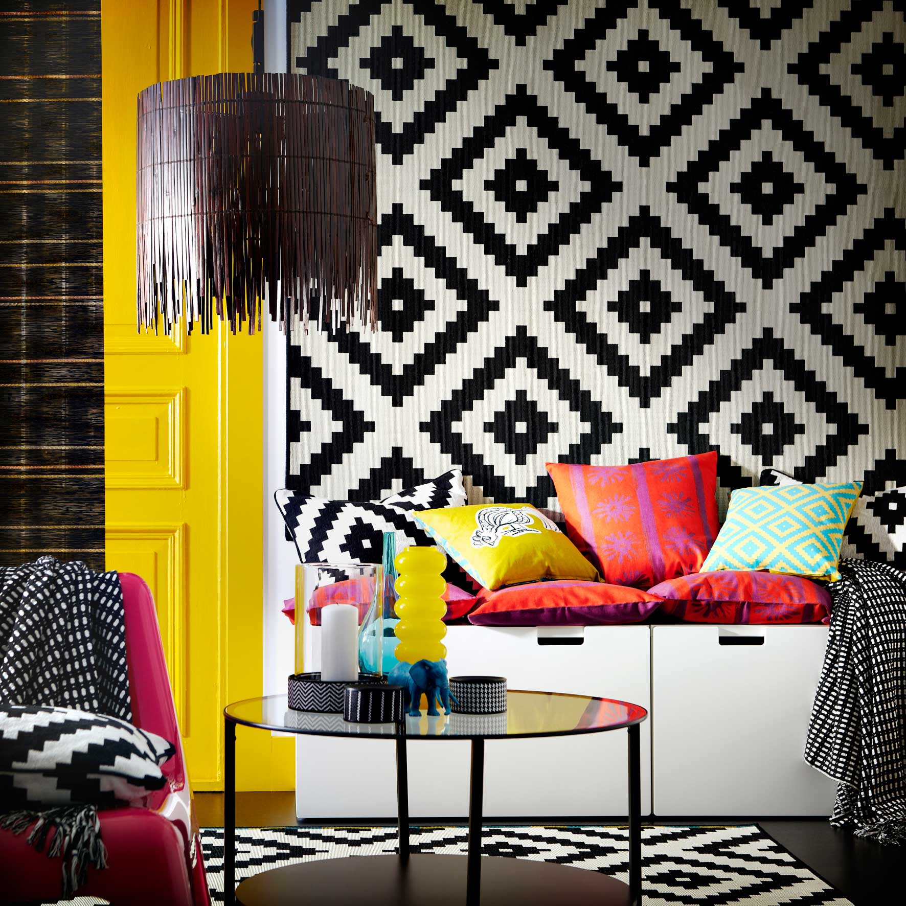 Living Rooms Design Ideas With a Dramatic Touch Having Same Wallpaper & Rug Design - Beautiful Homes