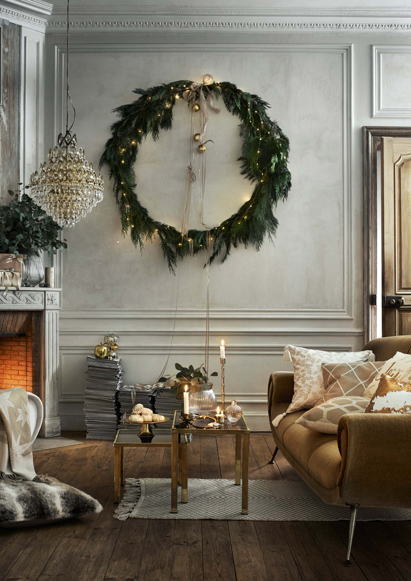 Living Room Décor Ideas For Christmas With Hanging Lights & Candles on the Table - Beautiful Homes
