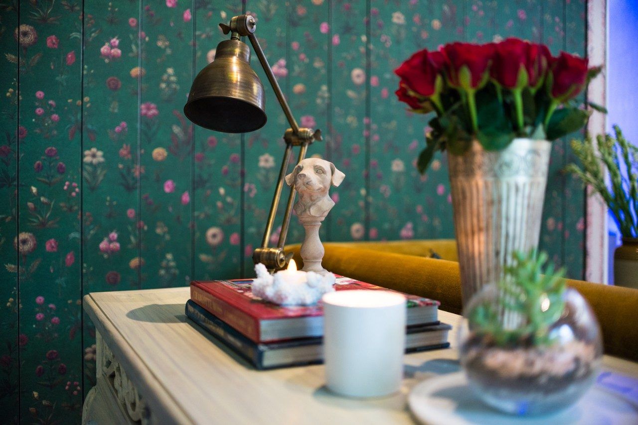 How to style the back of your living room sofa - Beautiful Homes