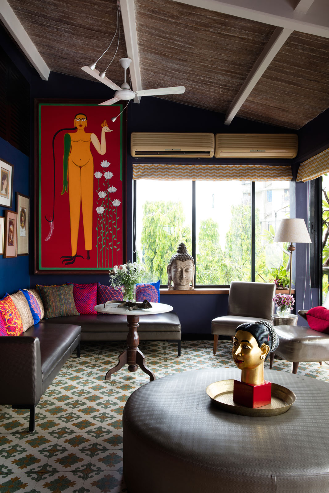 Gold accent pieces for living room decor - Beautiful Homes