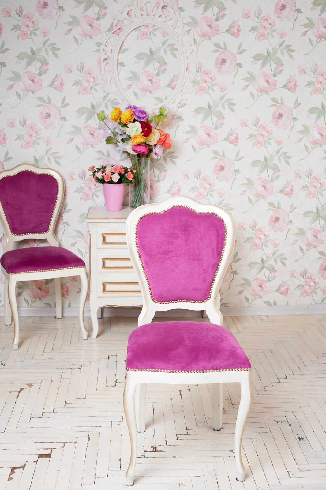 Upholstery velvet chairs for living room - Beautiful Homes