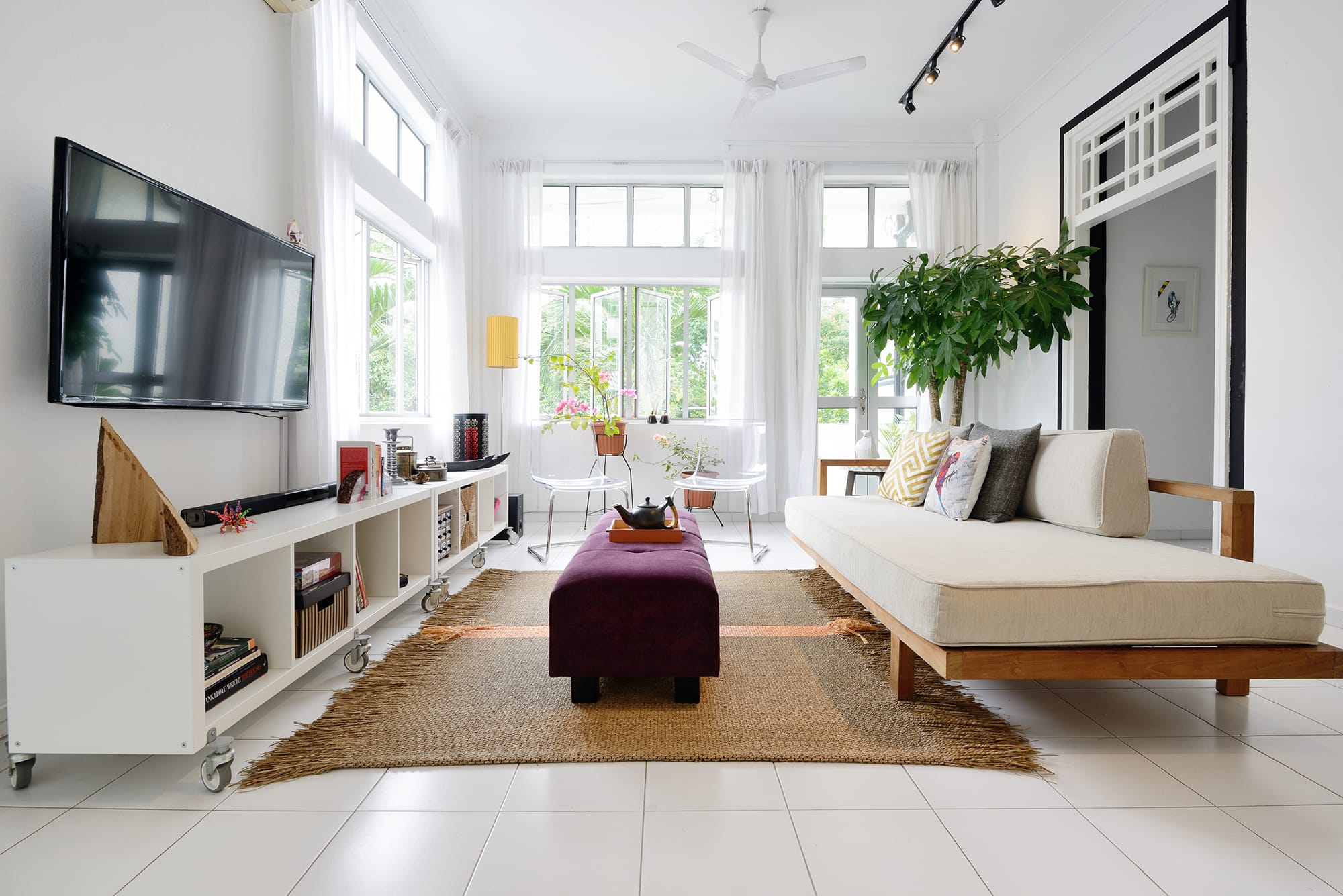 The all-white minimal living room - Beautiful Homes