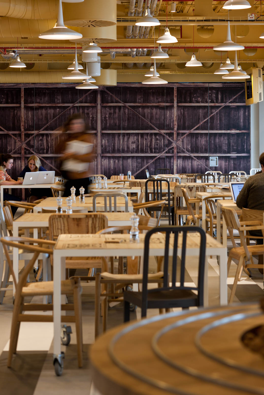 The cafeteria at Google's Office in London – Beautiful Homes