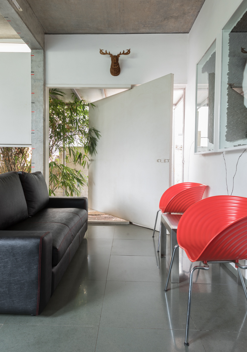 A view of the common work area in the studio – Beautiful Homes