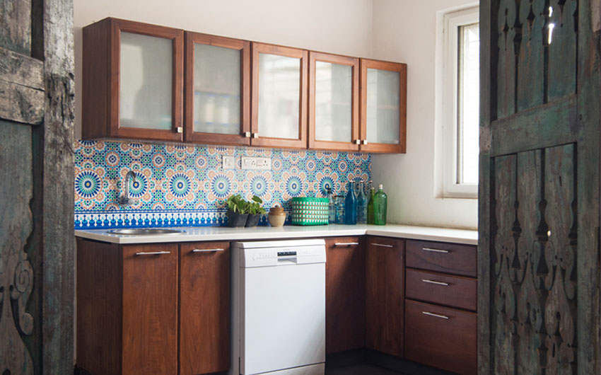 Colourful Kitchen Tile Design On A Small Kitchen Wall Area - Beautiful Homes