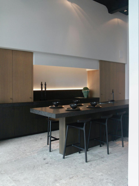 Black kitchen countertop & interiors for a bold kitchen decor - Beautiful Homes