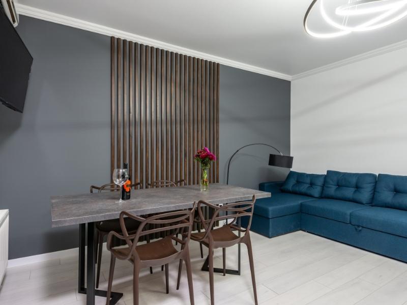 Open eclectic style living room with sectional sofa - Beautiful Homes