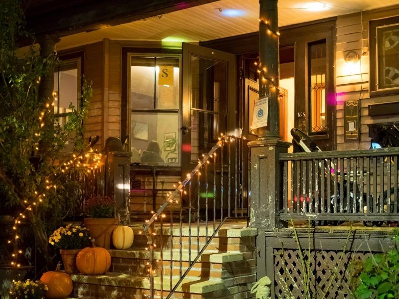 Front porch lighting ideas to brighten up your home design - Beautiful Homes