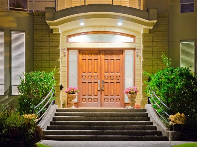 Traditional front porch design idea for your home - Beautiful Homes