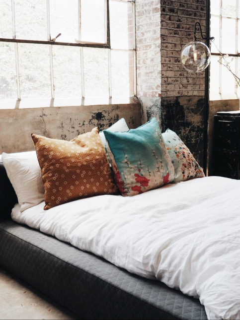 Cozy & stylish industrial bedroom interior design - Beautiful Homes