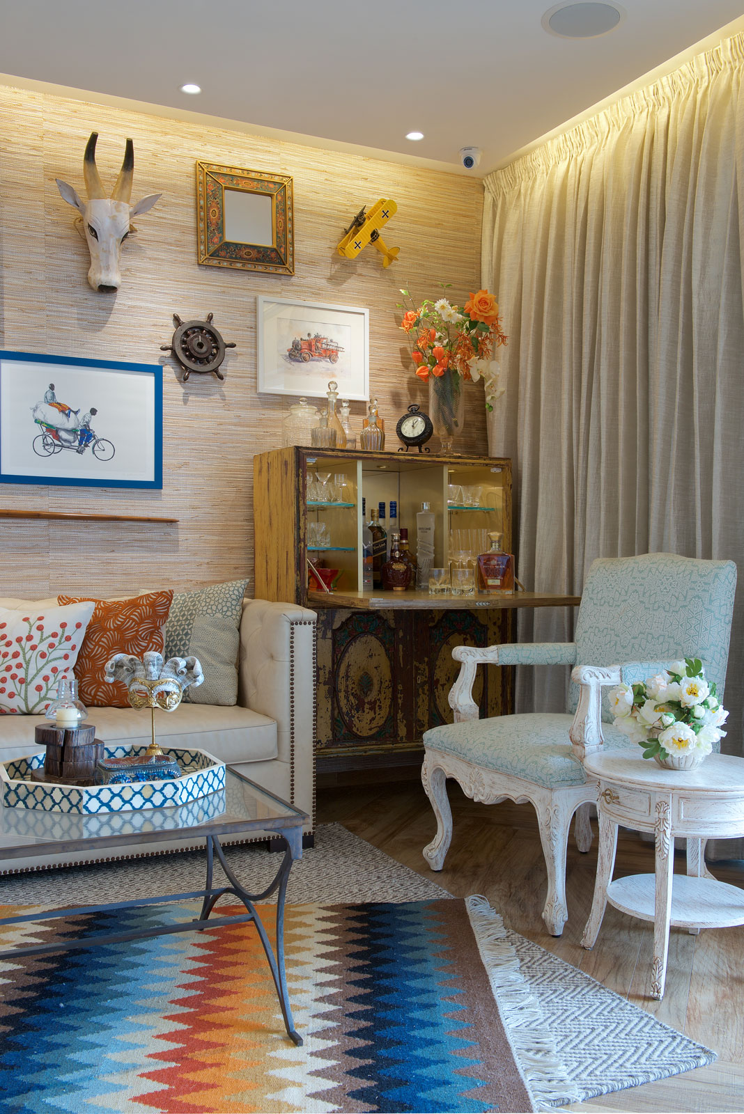 Bar area decorated in the living room - Beautiful Homes