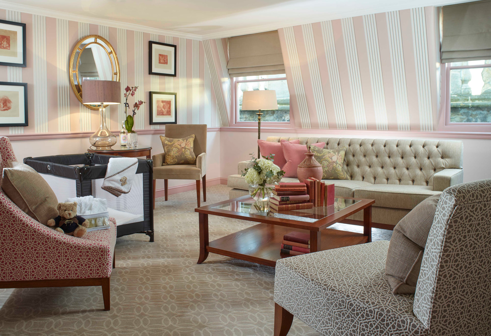 Pink living room design with pink striped wallpaper - Beautiful Homes