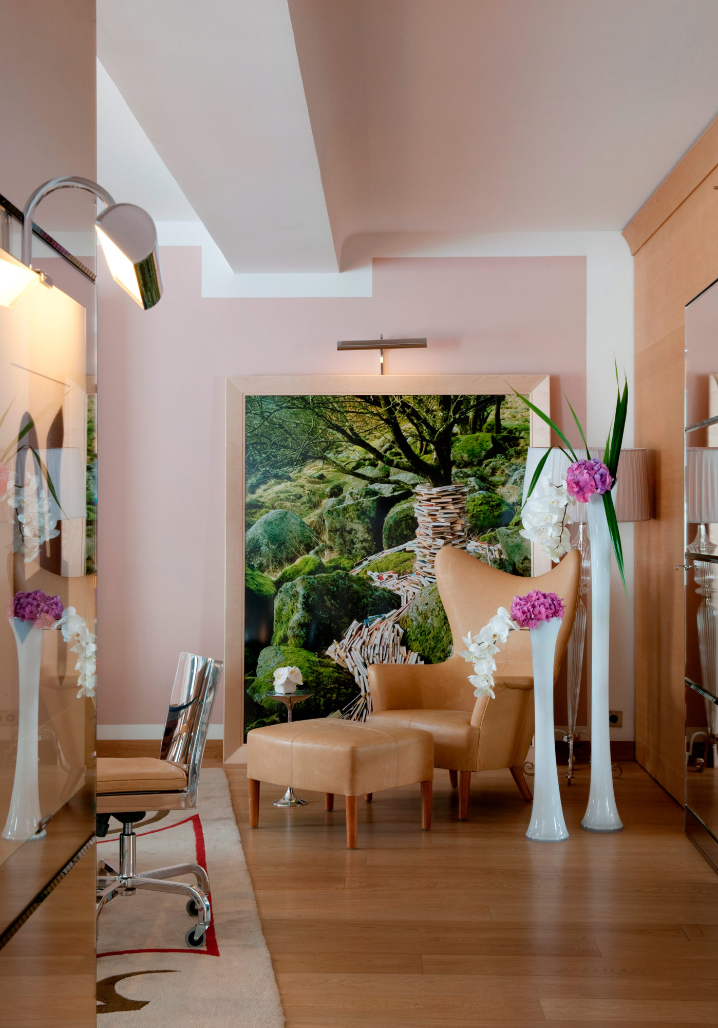 Subtle pink living room design with mirror panels & plush furniture - Beautiful Homes